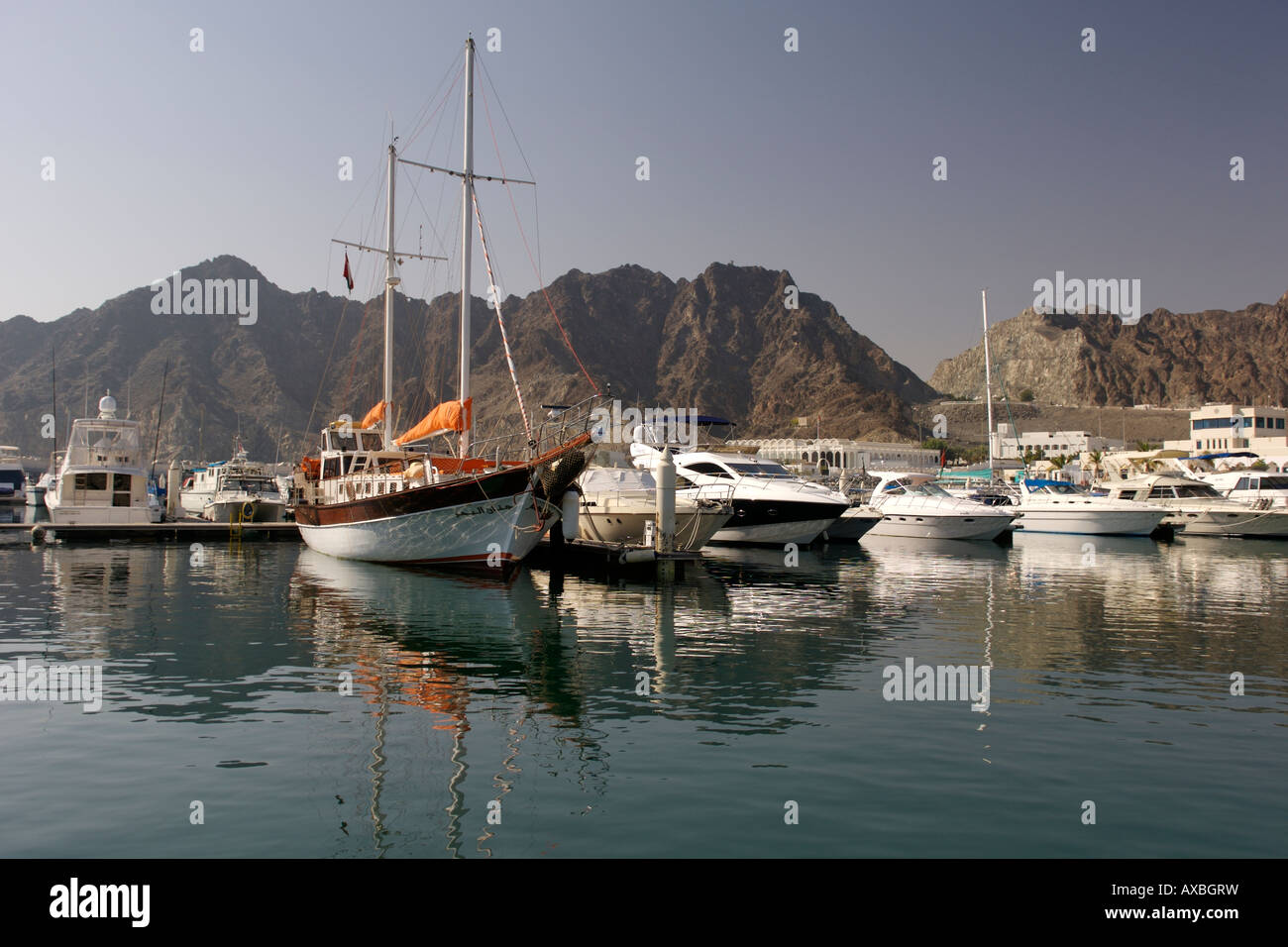 Yachten in der Marina Bander Al Rowdha in der Nähe von Muscat im Oman. Stockfoto