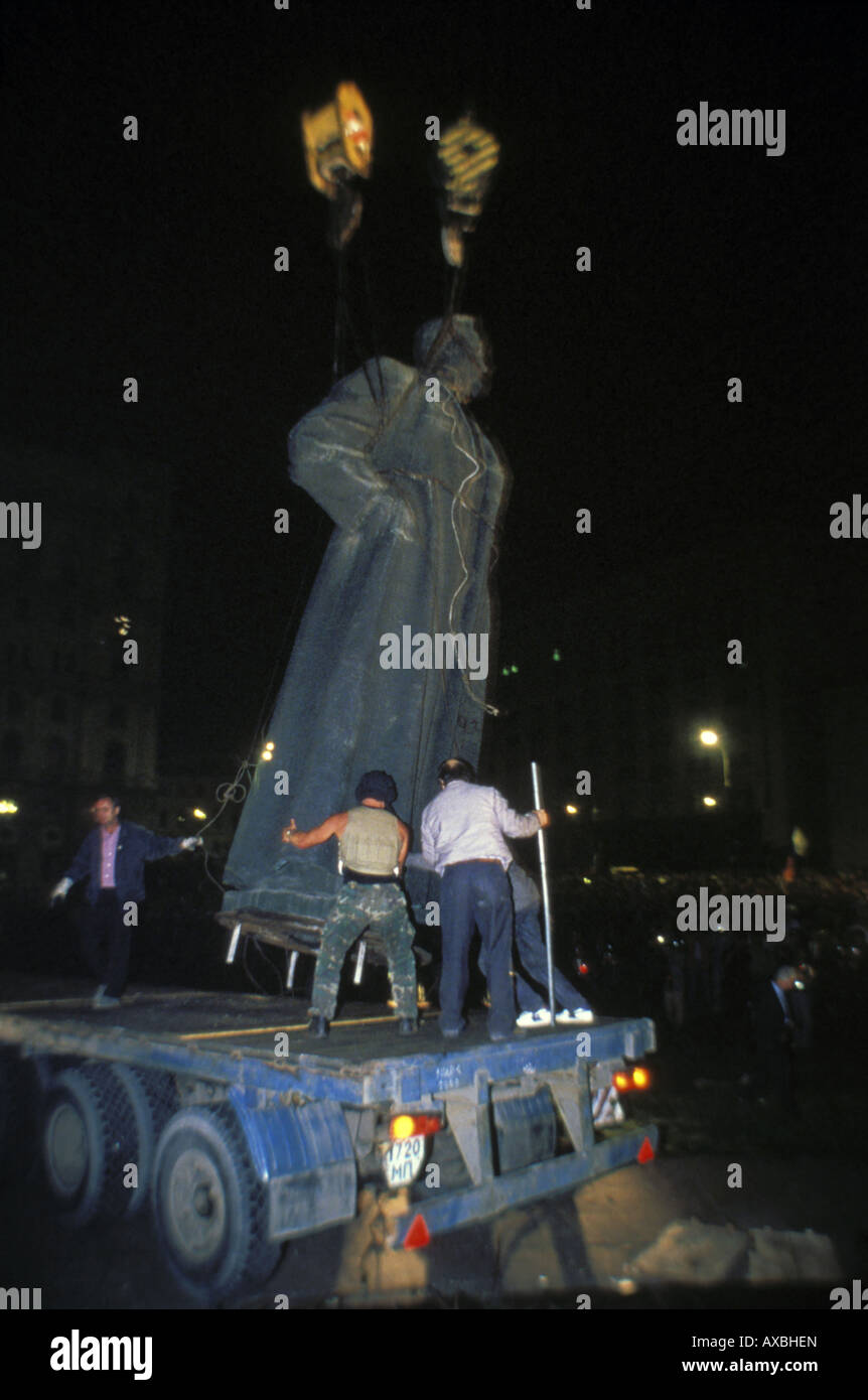 Dserschinski-Denkmal außerhalb KGB-zentrale wird während der Putsch, Moskau, 22. August 1991 vom Sockel entfernt. Stockfoto