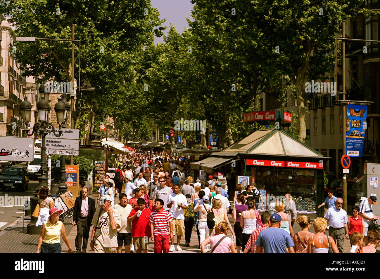Spanien Barcelona Las Ramblas-Touristen Stockfoto