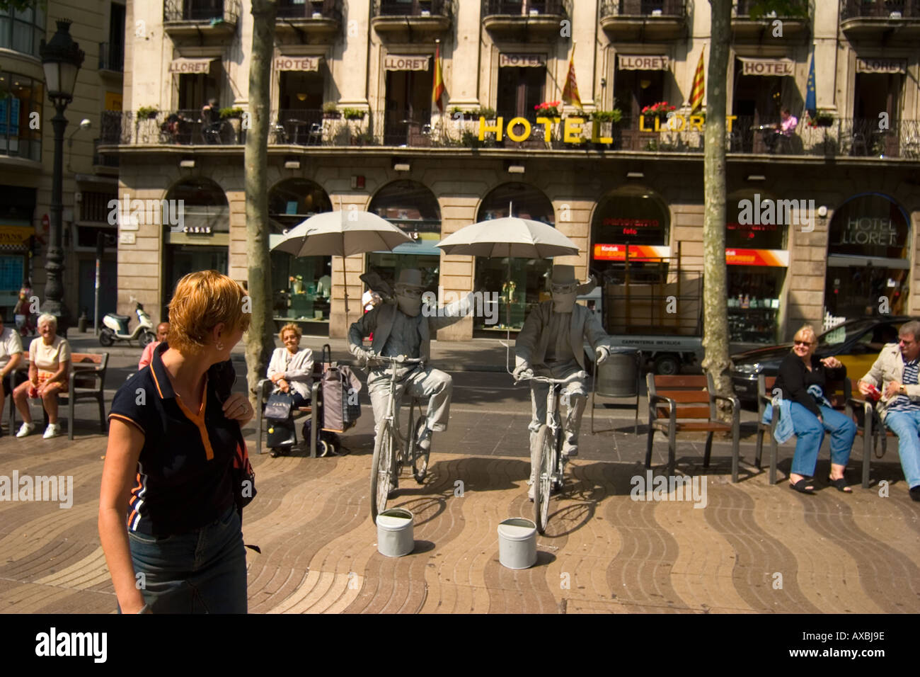 Spanien Barcelona Las Ramblas Straßenkünstler lustige Entertainer auf Fahrrädern Stockfoto
