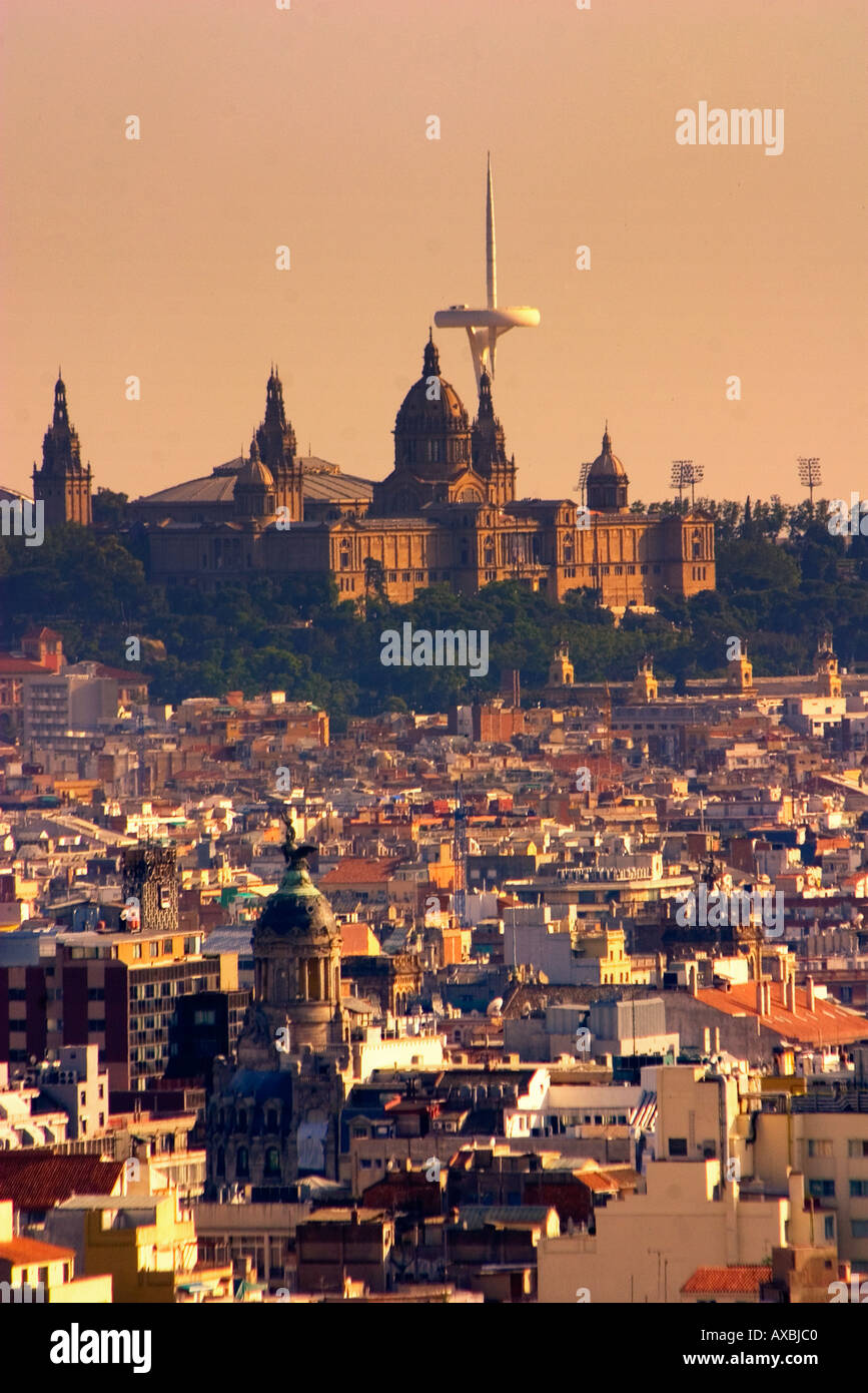 ESP Spanien Barcelona Palau National Olympic Tower Montjuic vom Architekten Norman Forster Teleshot von Sagrada Familia Stockfoto