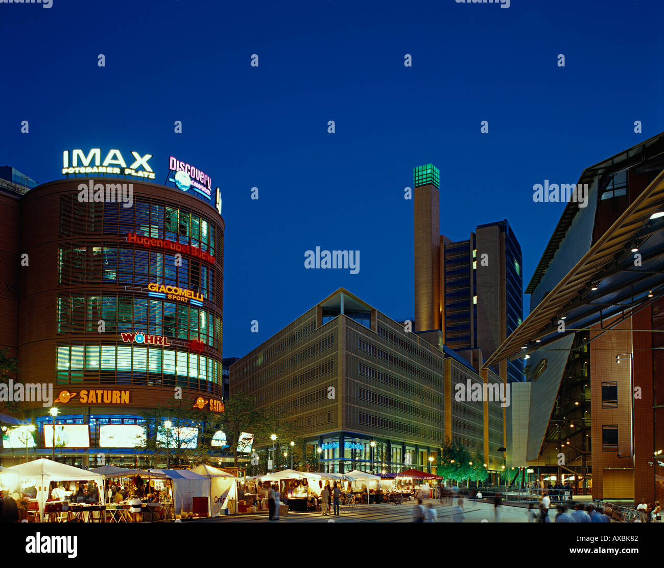 Berlin Potsdamer Platz Marlene Dietrich Platz Daimer Chrysler areal Nachtmarkt Stockfoto