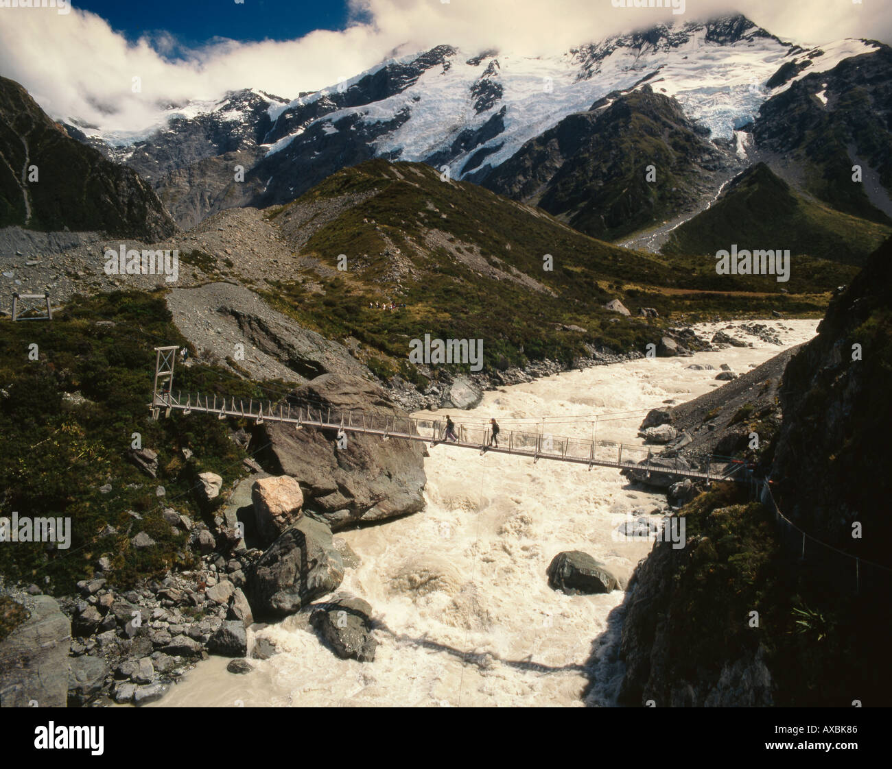 New Zealand South Island Hooker Fluss Fußgängerbrücke Mt Sefton Aoraki Mt Cook National Park Stockfoto