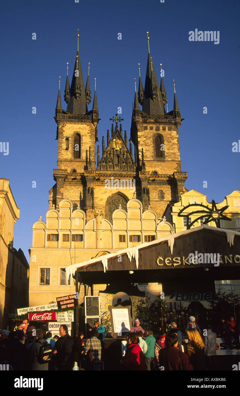 CZE Prager Teyn Kirche Weihnachtsmarkt Stockfoto