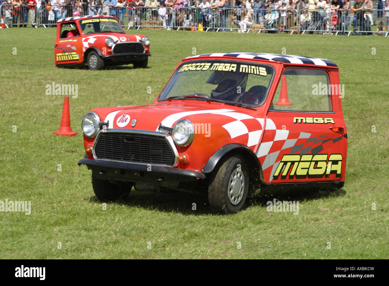 Mini Auto Anzeige rot gesägt anpassen Land zeigen vorderen Hälfte lambeth Brixton London Stockfoto