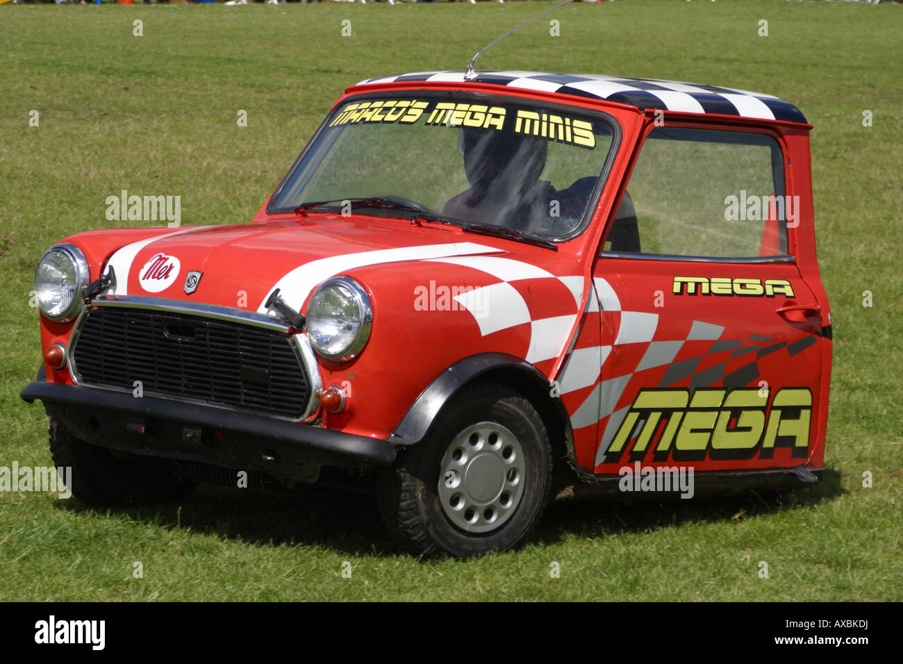 Mini Auto Anzeige rot gesägt anpassen Land zeigen vorderen Hälfte lambeth Brixton London Stockfoto