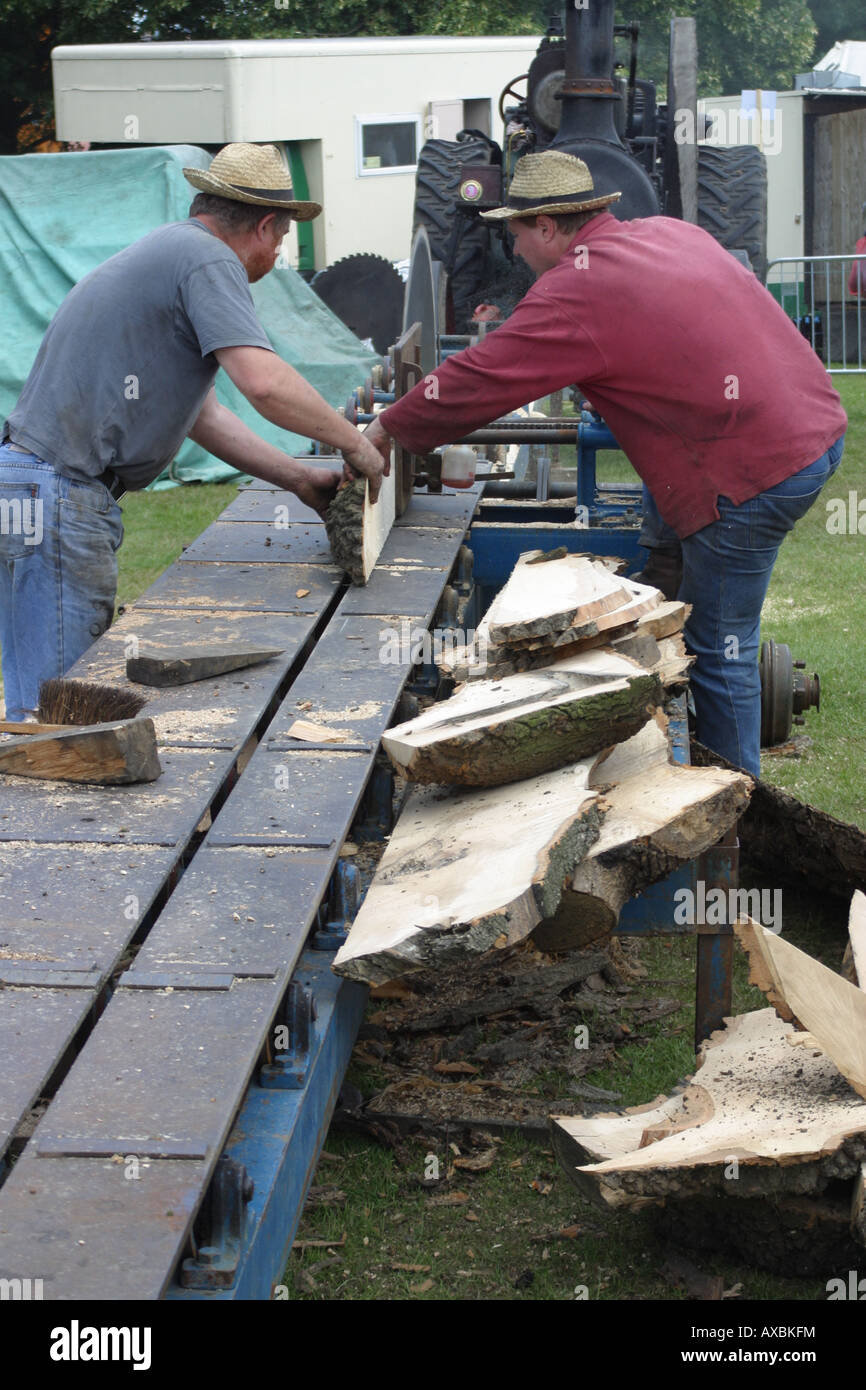 Dampf-Motor macht Sägewerk Kreissäge Traktorrädern lambeth Land zeigen Brixton london Stockfoto