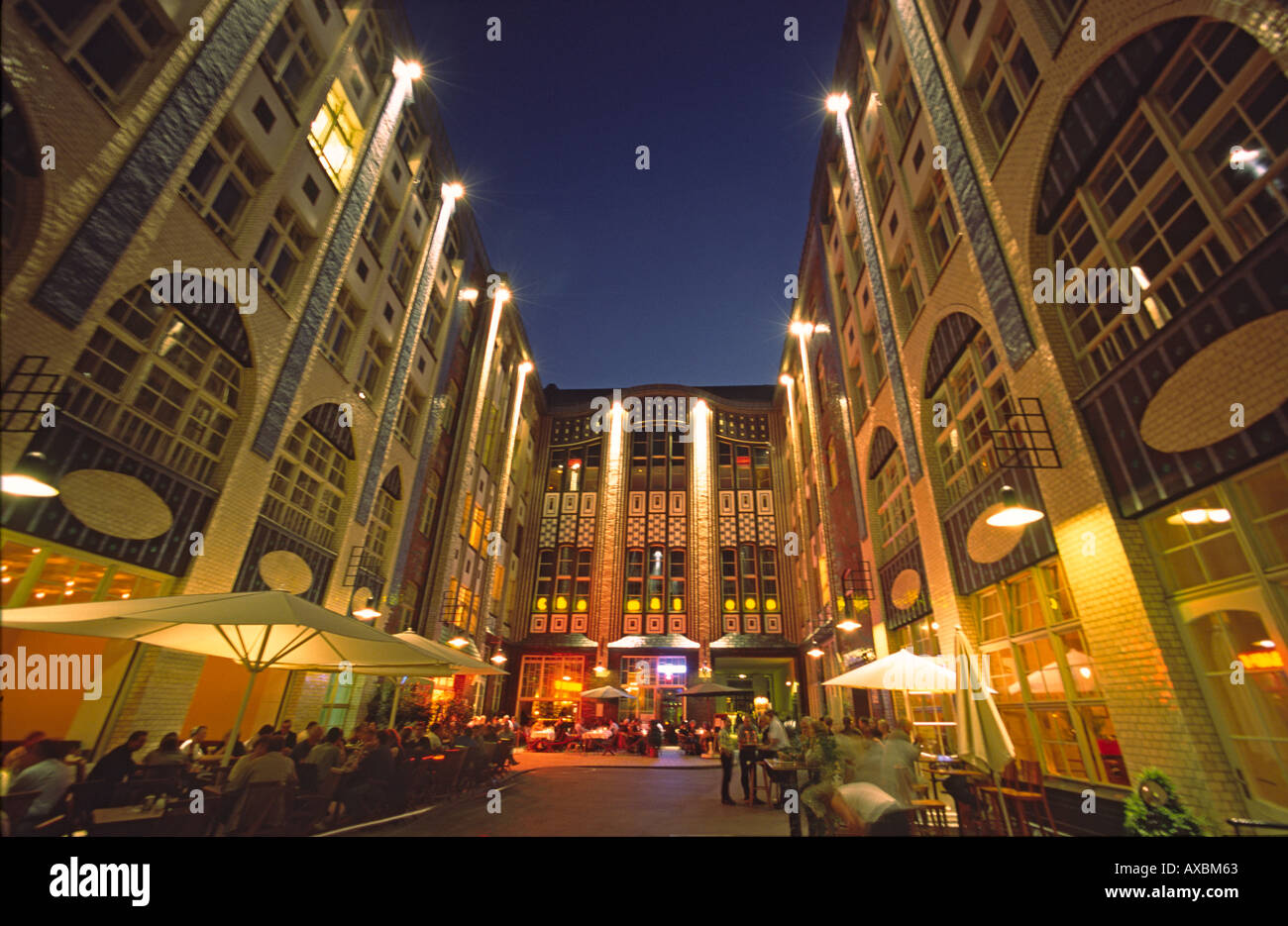 Hackesch Markt Berlin Hackescher Markt im Sommer touristischer Magnet mit Cxafes Restarants Kino Nachtclubs und Geschäfte in einem renova Stockfoto