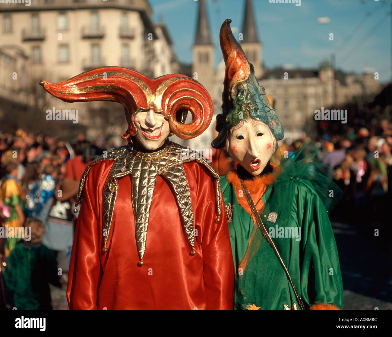 Schweiz Luzern alte Holzmaske Straße Karnevalsumzug Stockfoto