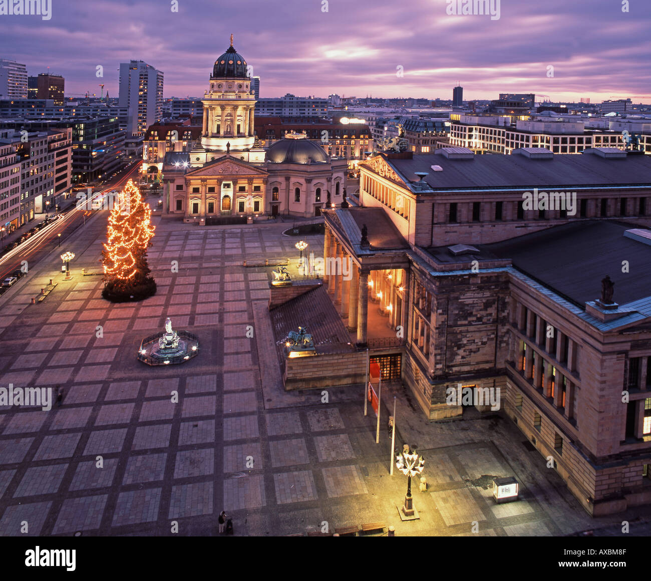 Berlin Gendarmenmarkt Weihnachten Baum Deutscher Dom Blick vom französischen Dom oben Stockfoto