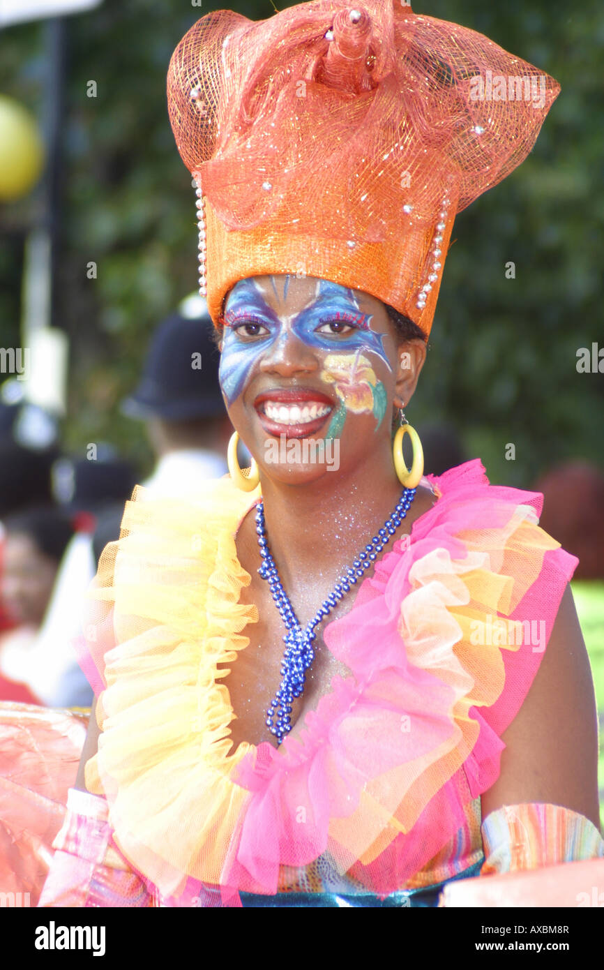 weibliche Calypso Tänzerin Kostüm Multicolor suchen Notting Hill Karneval  Stockfotografie - Alamy