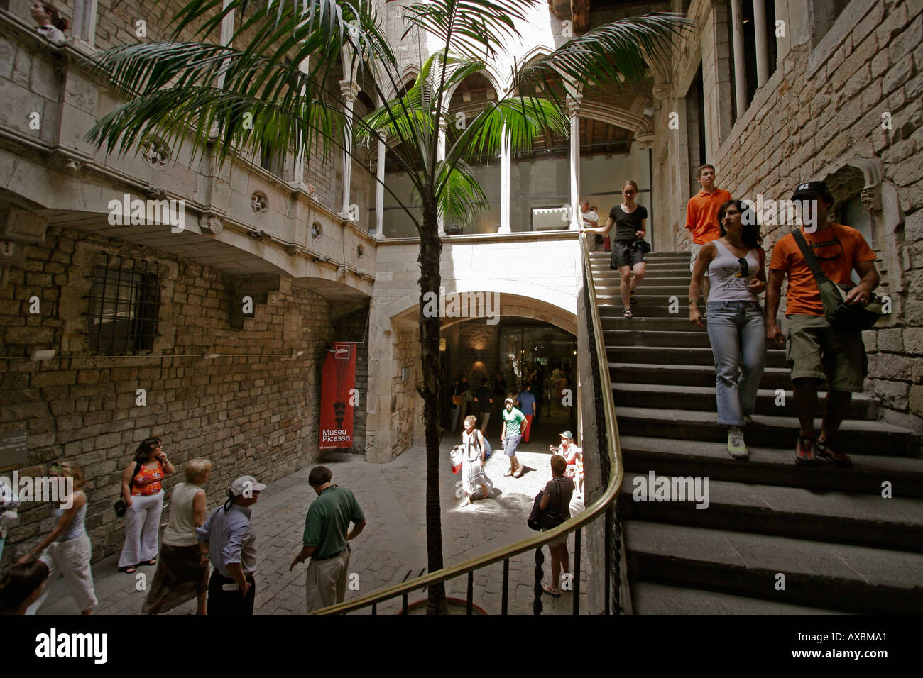 Spanien Barcelona Ribera Picasso Museum Terrasse Treppe Touristen Stockfoto