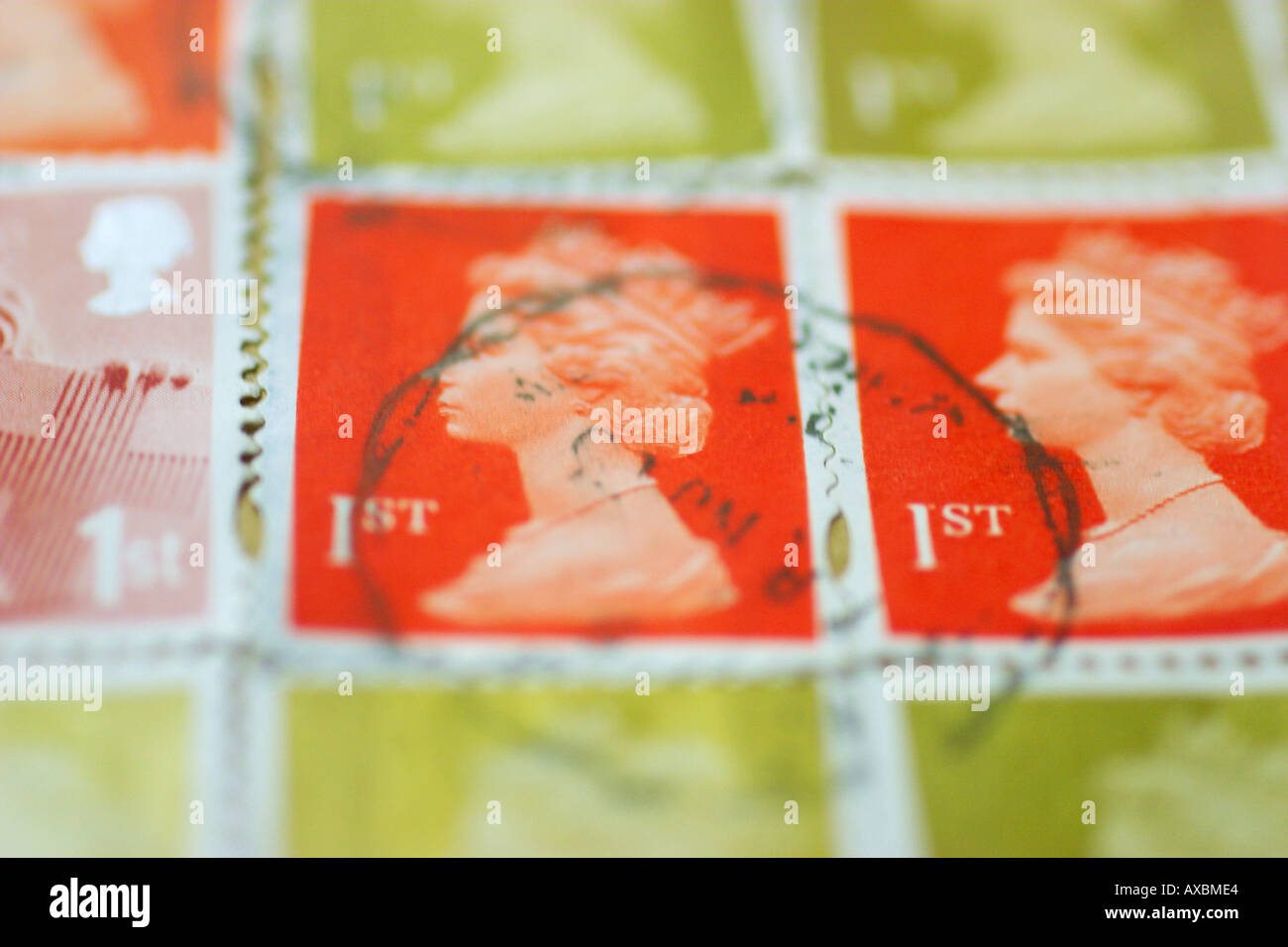 Niedrigen Winkel Ansicht eines Satzes verwendet 1. Klasse Briefmarken Stockfoto