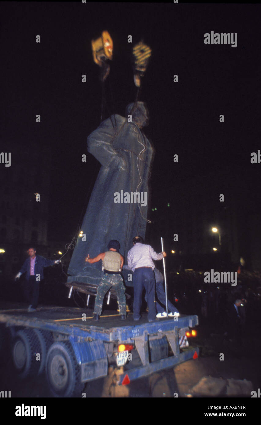 Dserschinski-Denkmal außerhalb KGB-zentrale wird während der Putsch, Moskau, 22. August 1991 vom Sockel entfernt. Stockfoto