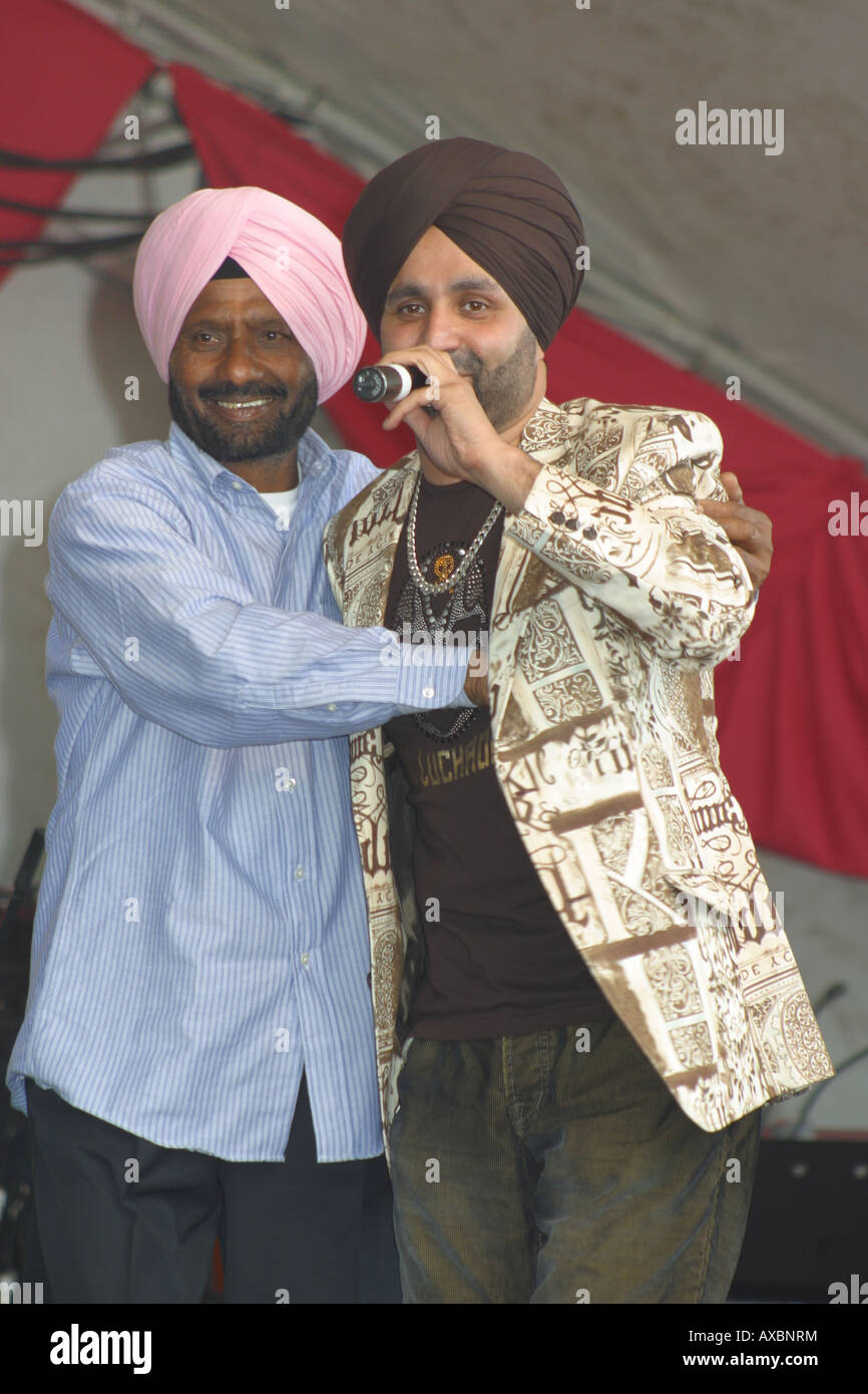 Sikh Bühne Sänger Bhangra bunte bunte asiatisch Stockfoto
