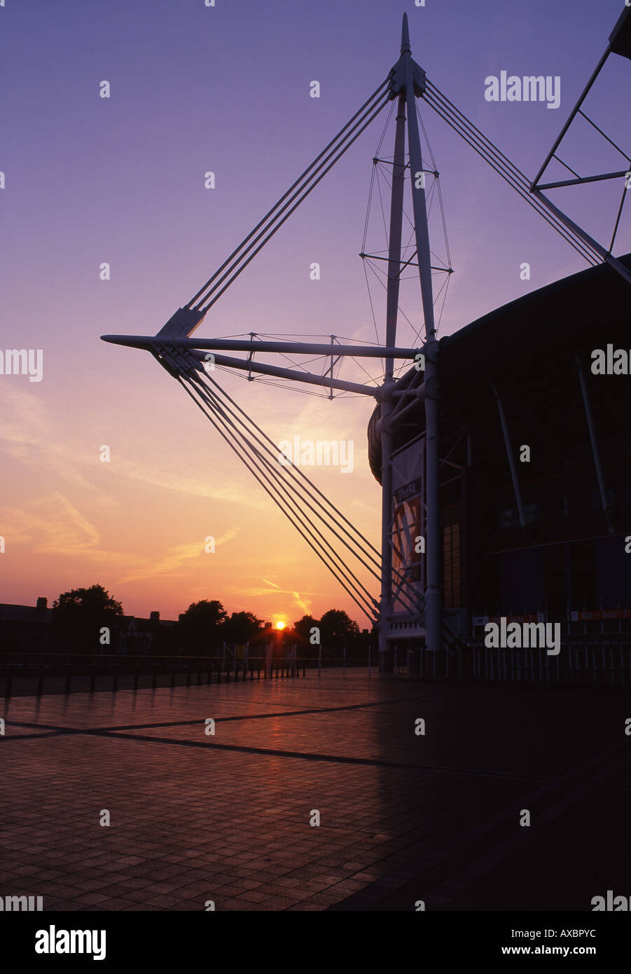 Millennium Stadium bei Sonnenuntergang Cardiff South Wales UK Stockfoto