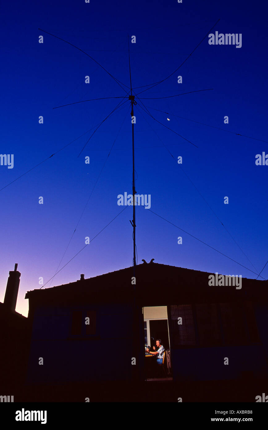 Eugene Kraybill Übertragung von Kurzwellen-Radio in der Abenddämmerung aus Perth Australien Stockfoto