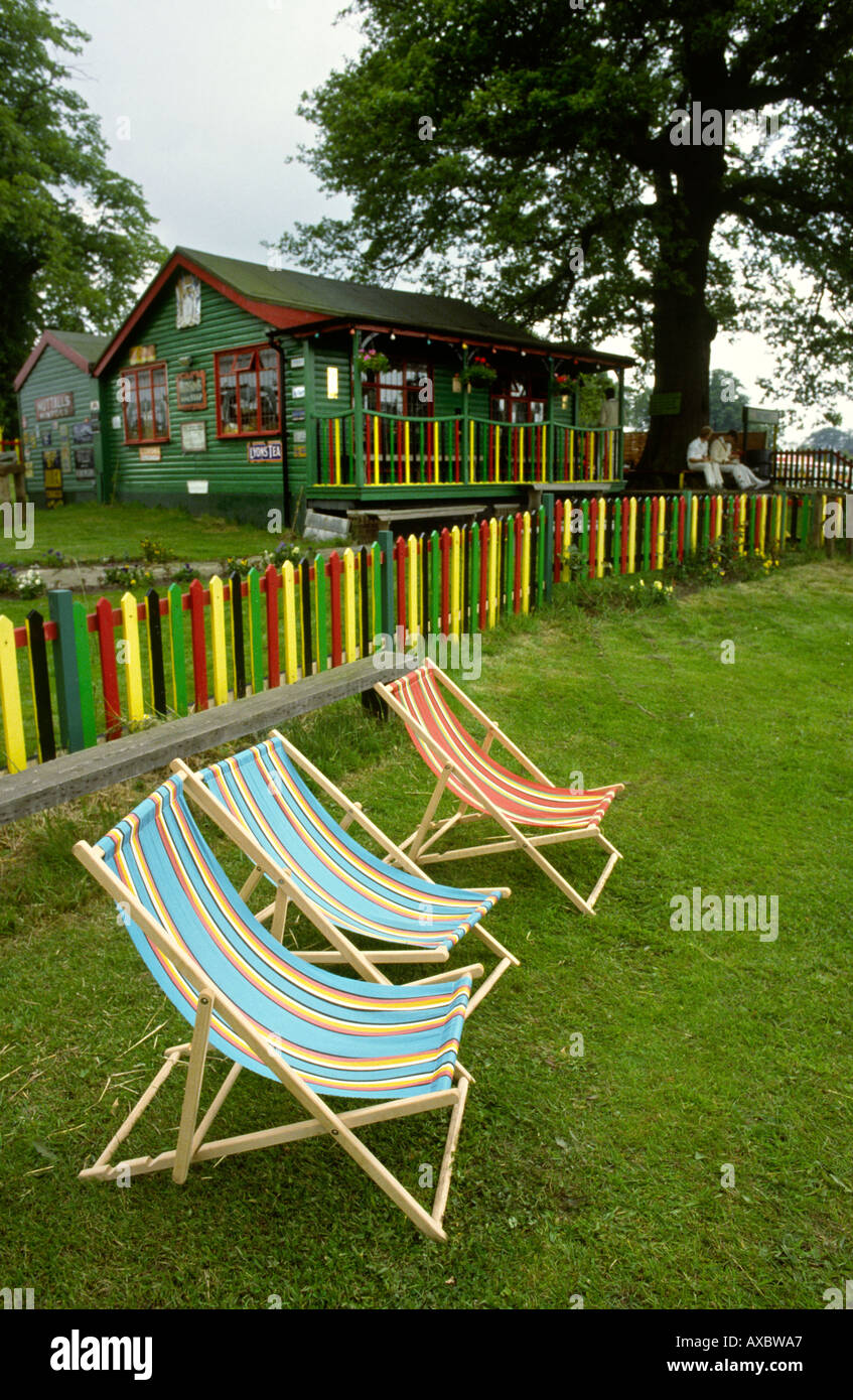 Cheshire Macclesfield Birtles Bowl Cricket Ground Liegestühle Stockfoto