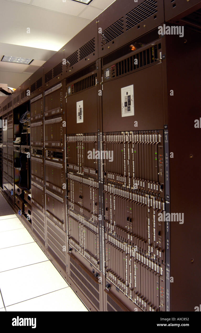 Banken von Telekommunikationsnetzen wechselt im Computer-Netzwerk-Schaltwarte Stockfoto