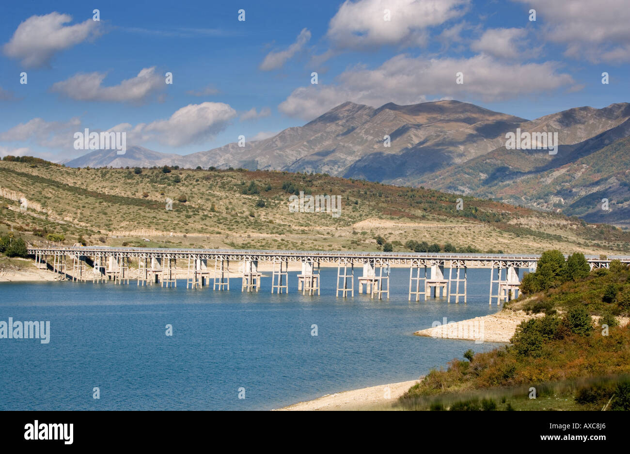 Lago di Campotosto Gran Sasso Parco Nazionale Abruzzen Italien Stockfoto