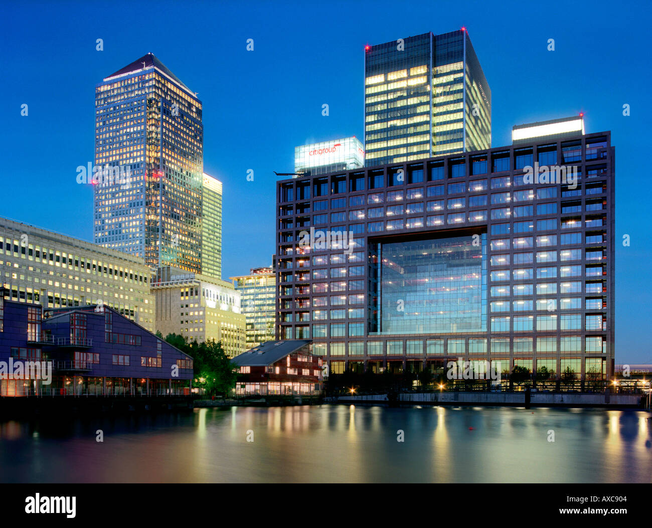 Canary wharf Büro Gebäude Insel der Hunde London Nacht Bankenviertel Stockfoto