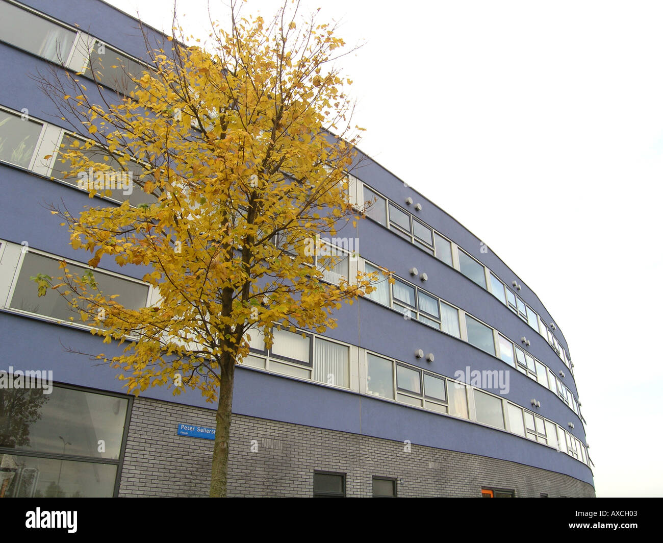 blaue Mehrfamilienhaus Almere Niederlande Stockfoto