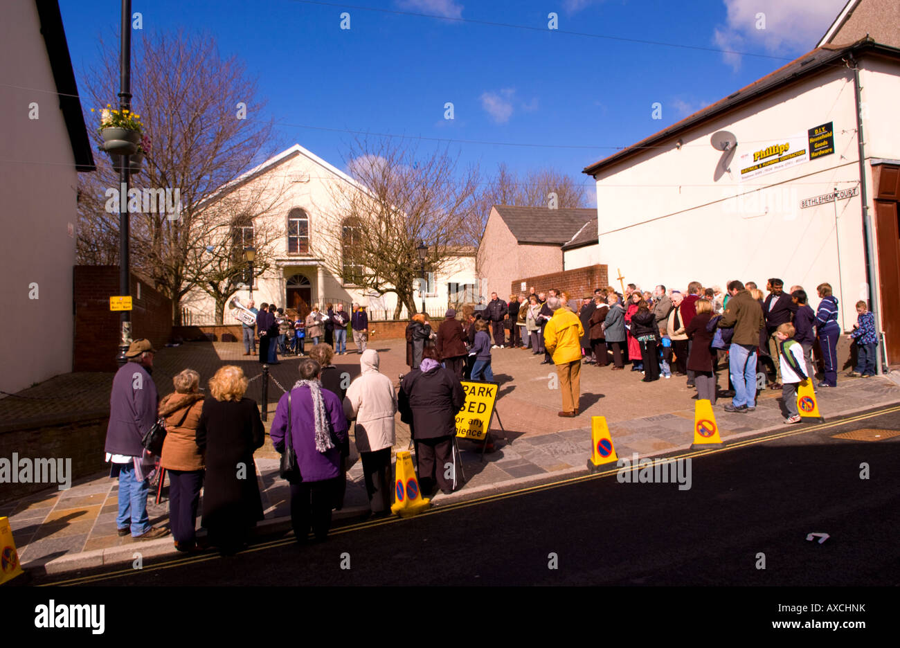 Blaenavon Rat der Kirchen Karfreitag Open-Air Dienstleistung auf Parkplatz am Bethlehem Gericht Blaenavon Torfaen South Wales UK EU Stockfoto Blaenavon Rat der Kirchen Karfreitag Open-Air Dienstleistung auf Parkplatz am Bethlehem Gericht Blaenavon Torfaen South Wales UK EU Stockfoto