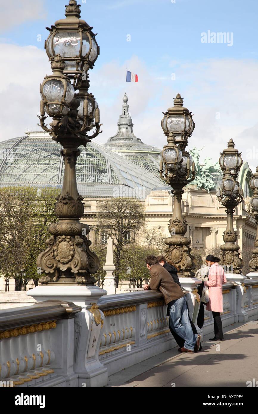 Brücke Pont Alexandre III mit Grand Palais, Paris, Frankreich Stockfoto