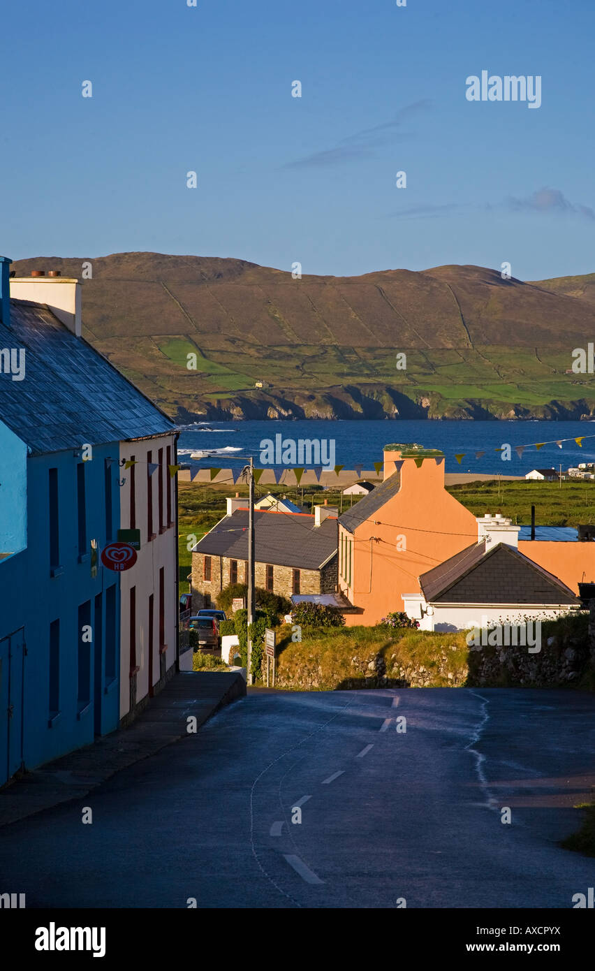 Am frühen Morgen auf dem Wilden Atlantik Weg Allihies Dorf Hauptstraße, Beara Halbinsel, County Cork, Irland Stockfoto