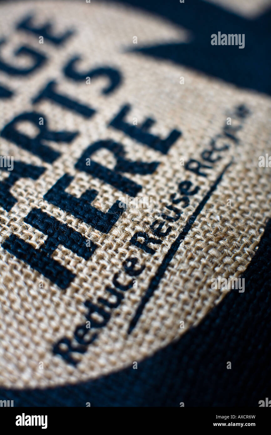 "Reduce, Reuse, Recycle" Logo auf eine Einkaufstasche, UK Stockfoto