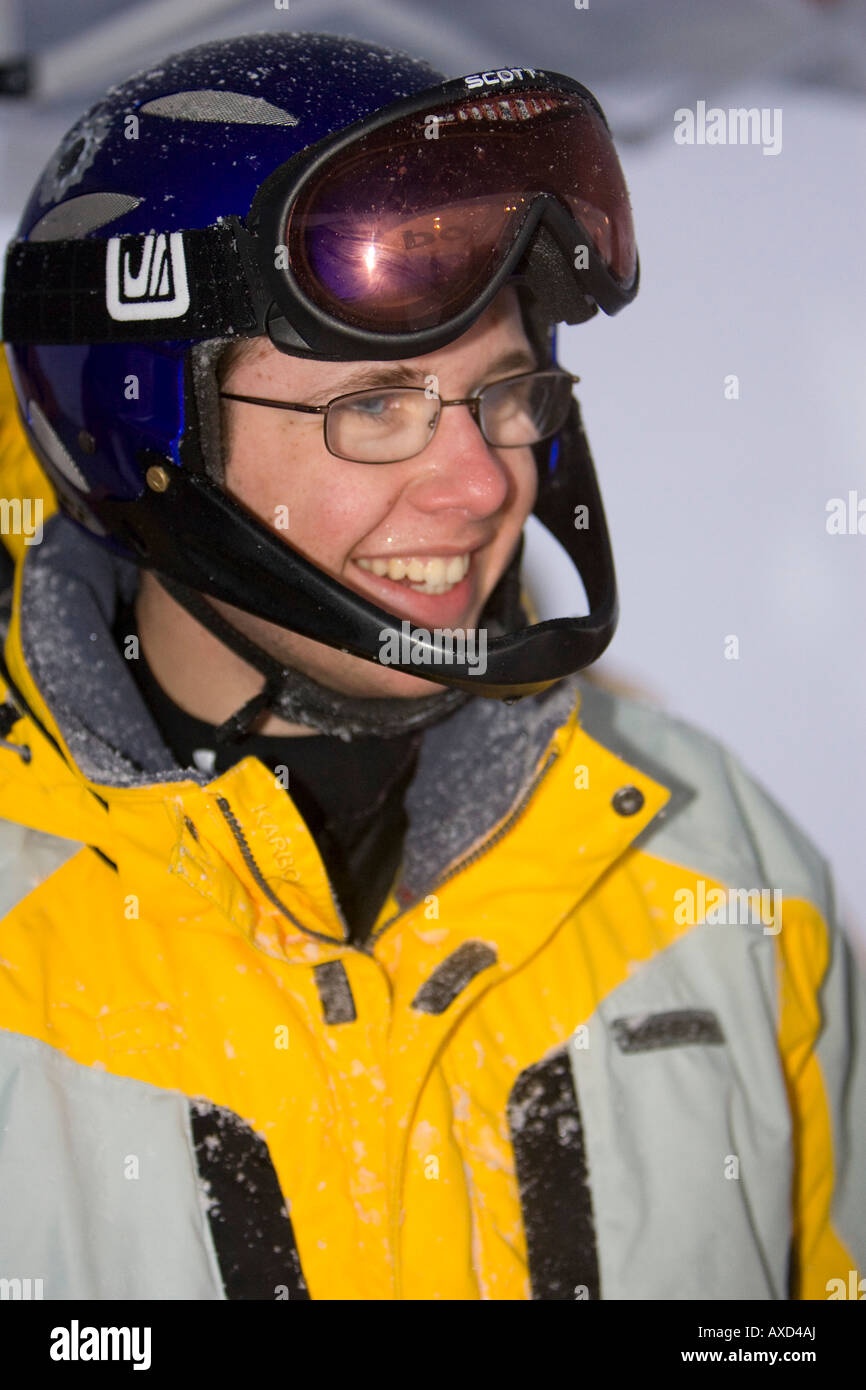 Ein Rennfahrer in einem Skiteam einen glücklichen Moment zu genießen. Stockfoto