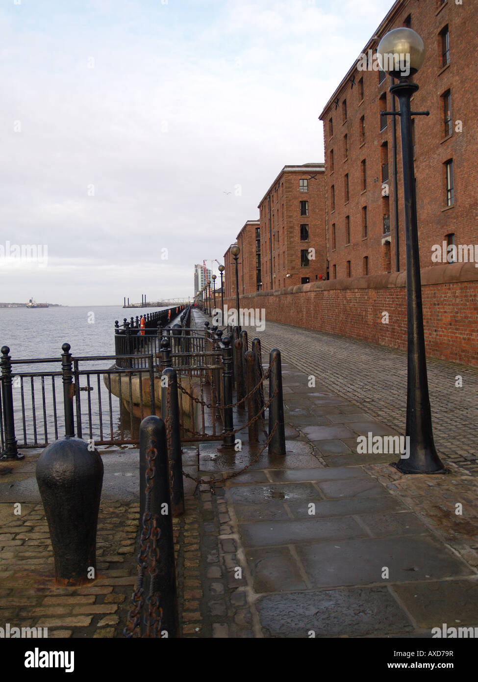 Fluß Mersey Weg saniert Wohnungen Albert dock Albert dock, Liverpool Europäische Kulturhauptstadt 2008 Stockfoto