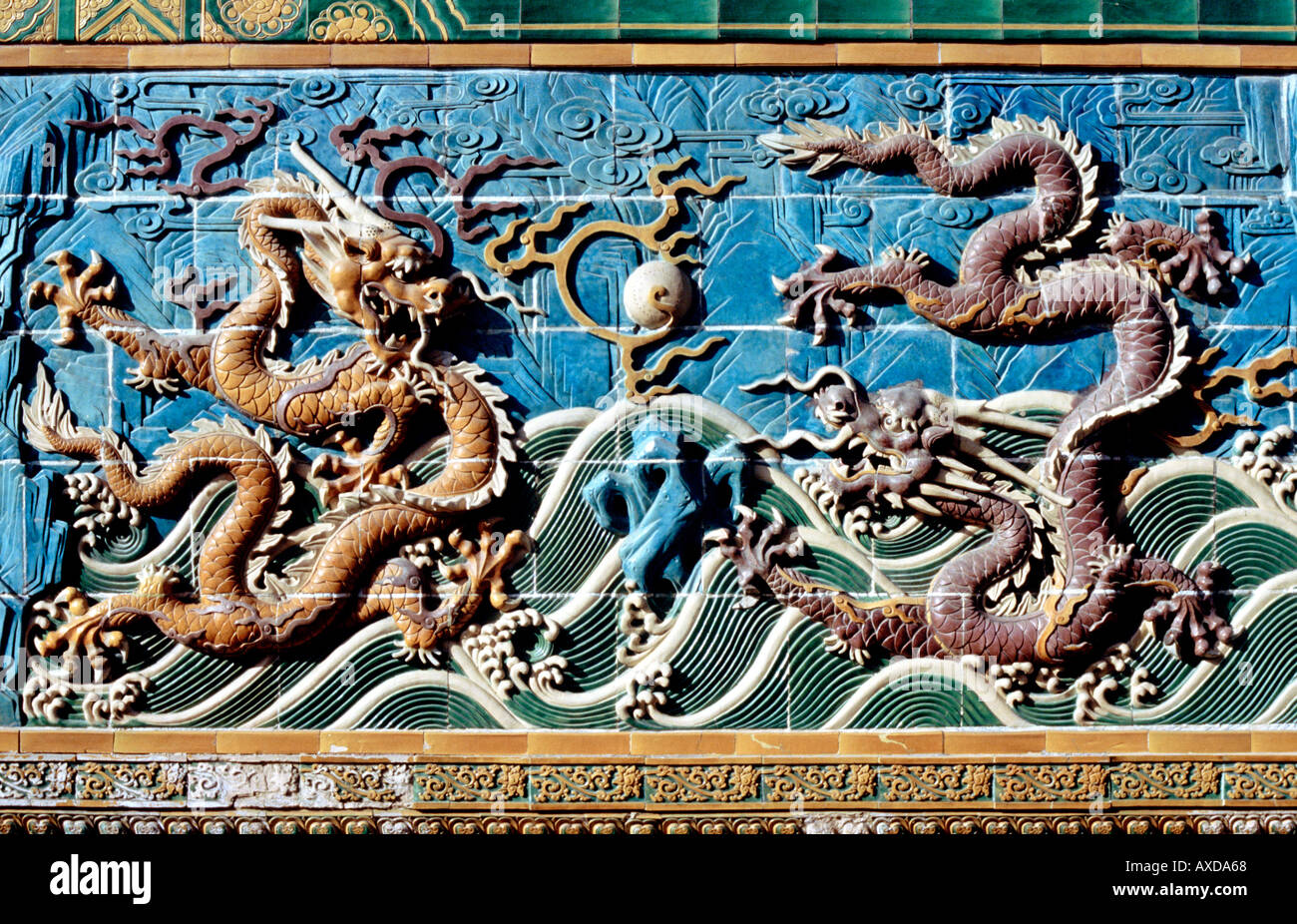 Detail der neun Drachen Bildschirm Mauer In Peking die Hauptstadt von China Stockfoto