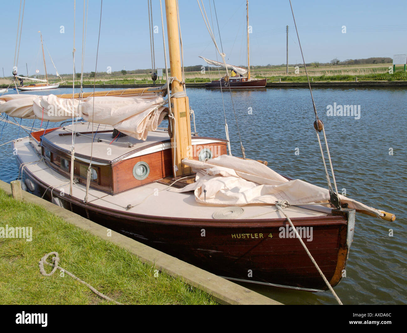 Holz- segeln Boot in der Hunter Flotte, die auf dem Fluss Thurne bei Potter Heigham norfolk East Anglia e ngland, Großbritannien Stockfoto