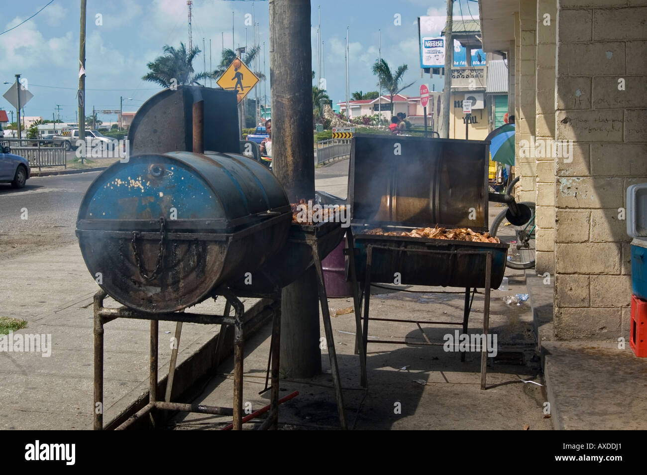 Grill a la Belize auf der Straße mit Sonderausstattung Mittelamerika westliche Karibik Stockfoto