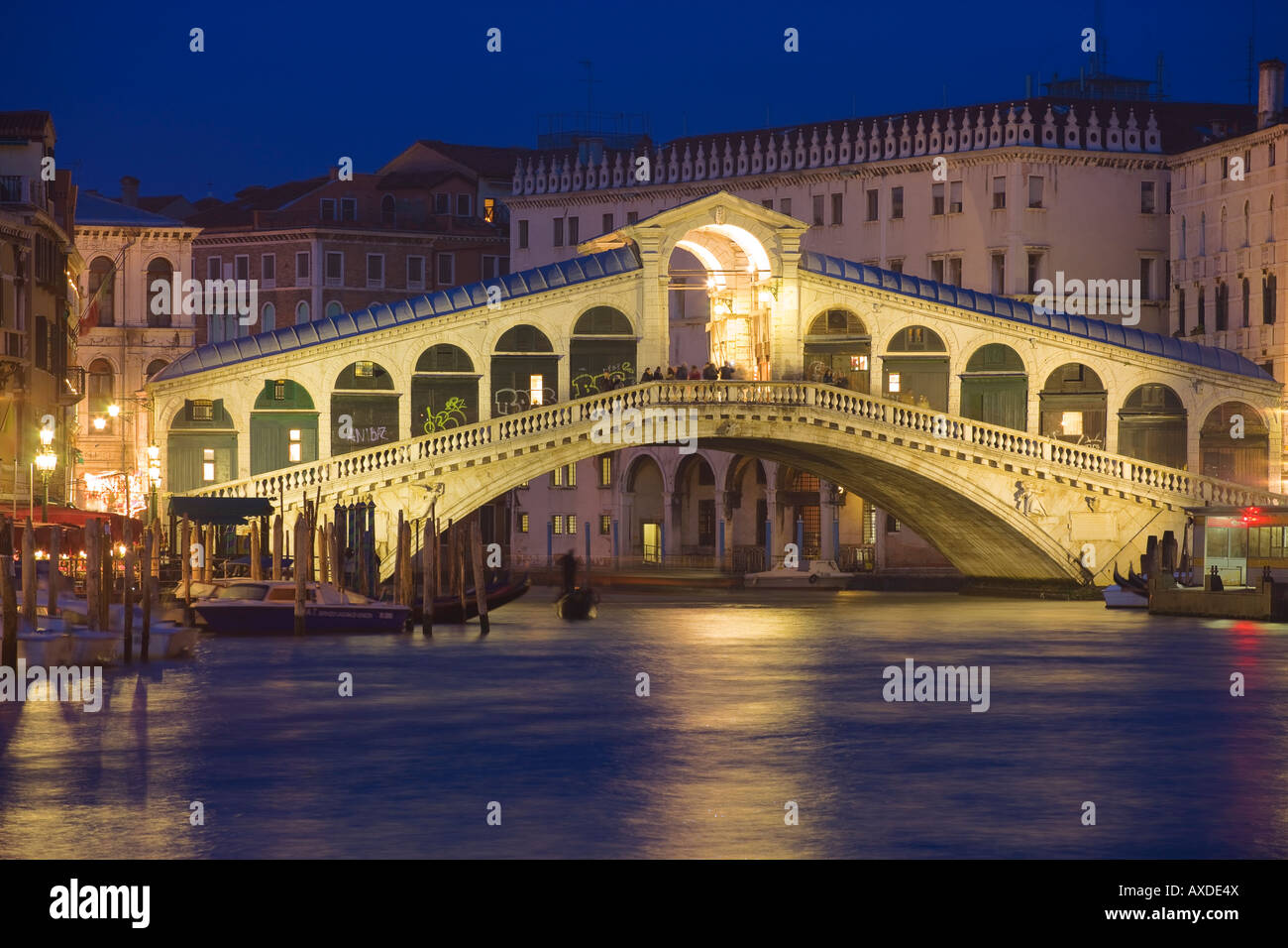 Rialto Brücke Venedig Italien in der Dämmerung Stockfoto