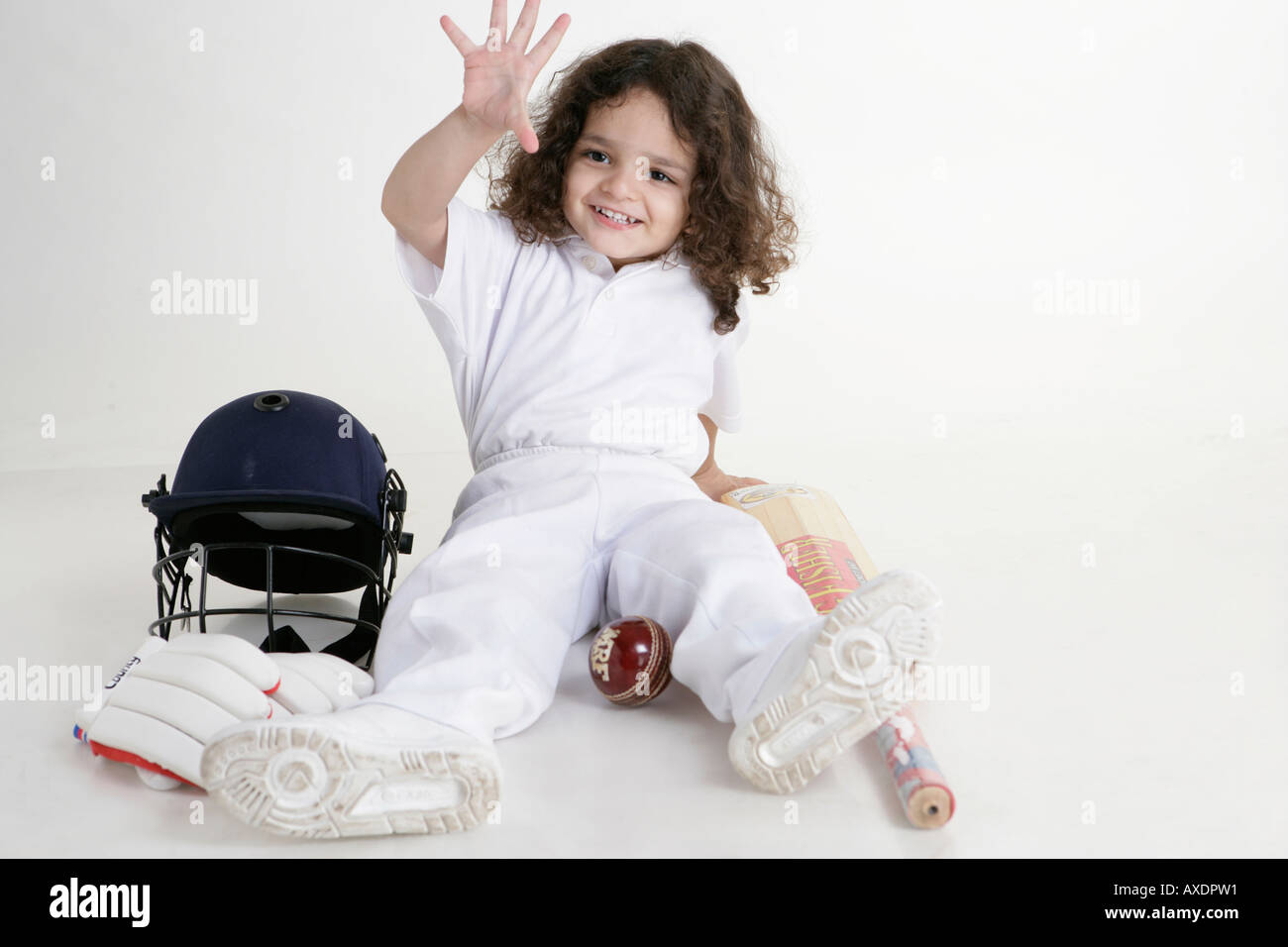 Portrait eines jungen Cricket Uniform tragen und lächelnd Stockfoto