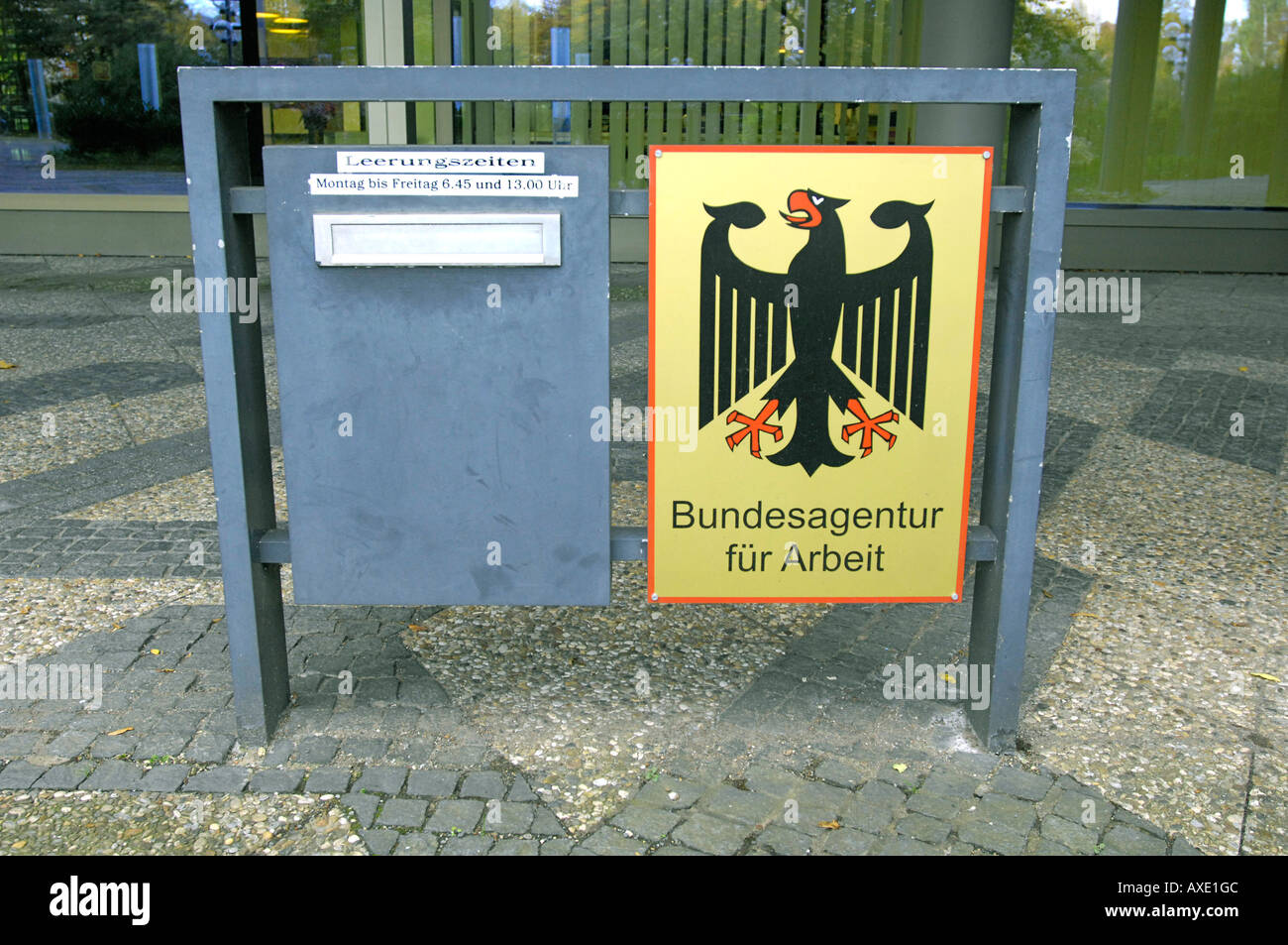 Arbeitsamt Federal Office Arbeitslosigkeit - Briefkasten am Eingang, Nürnberg, Bayern, Deutschland Stockfoto