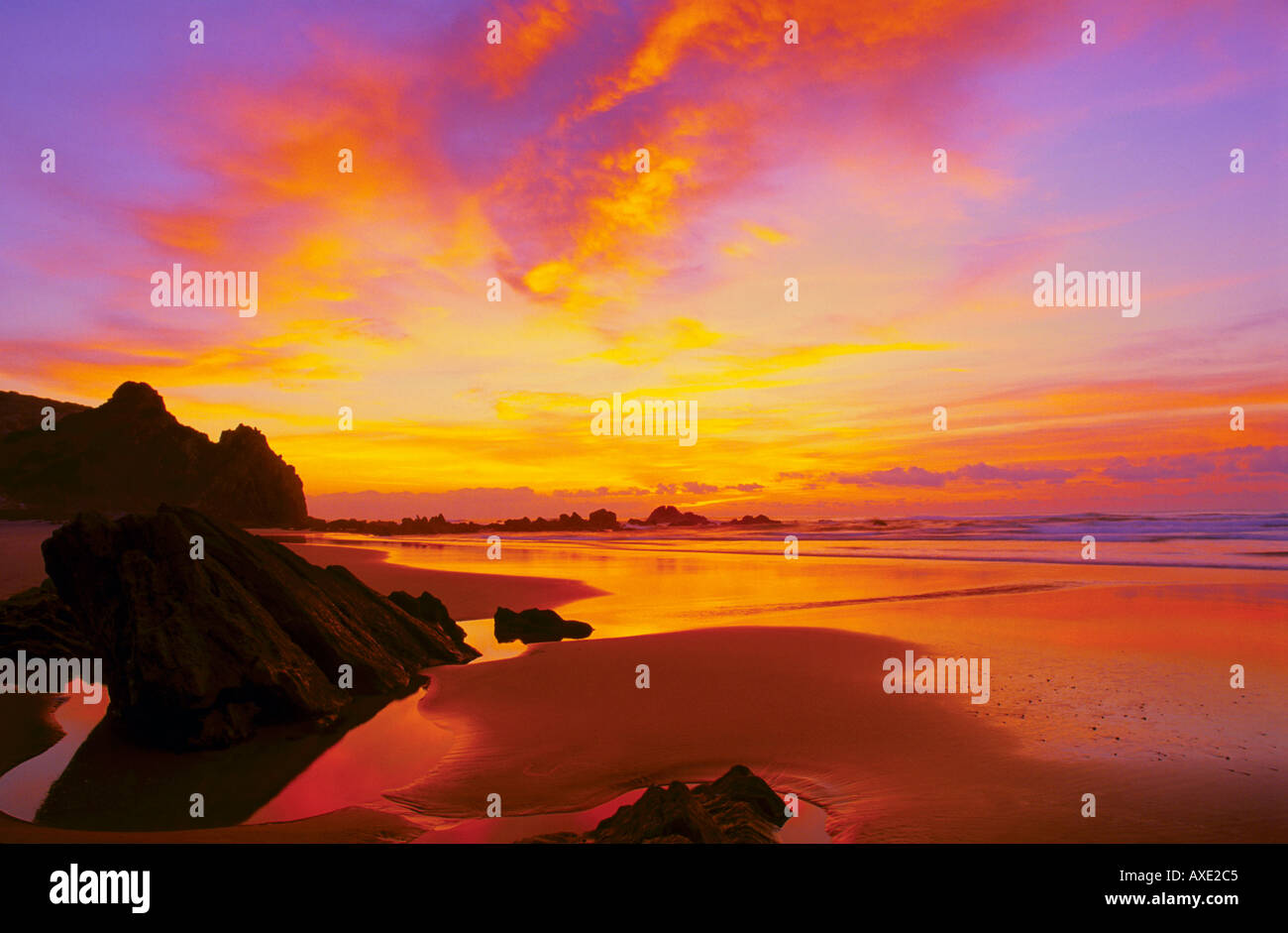 Sonnenuntergang am Strand Praia Do Amado Carrapateira Costa Vicentina Algarve Portugal Stockfoto