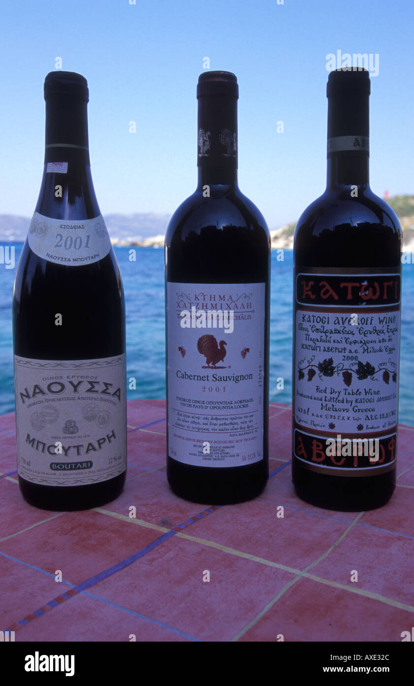 Flaschen Griechischer Rotwein Stockfotos und -bilder Kaufen - Alamy