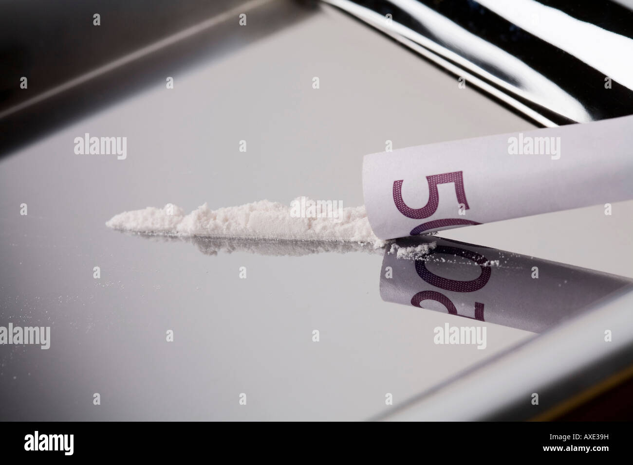 Kokain inhaliert mit fünfhundert-Euro-Schein, Nahaufnahme Stockfoto