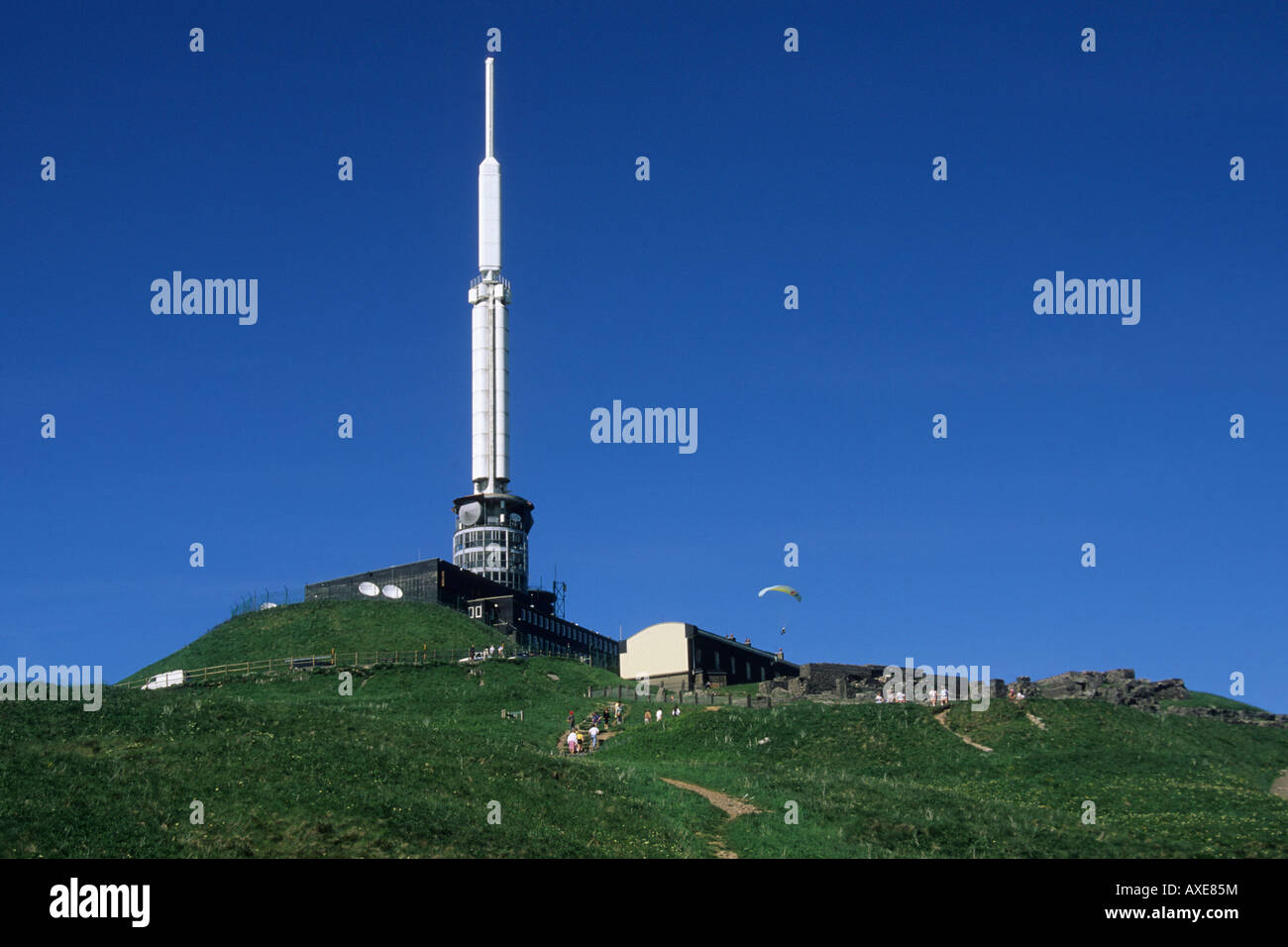 TV Sender auf dem Gipfel des Puy de Dome in der Auvergne. Frankreich Stockfoto