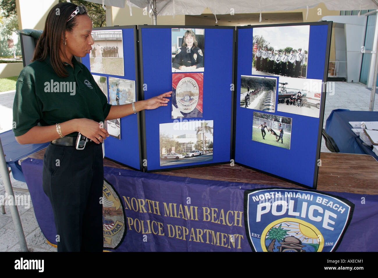 North Miami Beach Florida, Polizeibehörde, Strafverfolgungsbehörden, Kriminalprävention, Kriminologie, Häuser mit offenem Haus, Wohnsitz, Schwarze Schwarze Afrikanische A Stockfoto