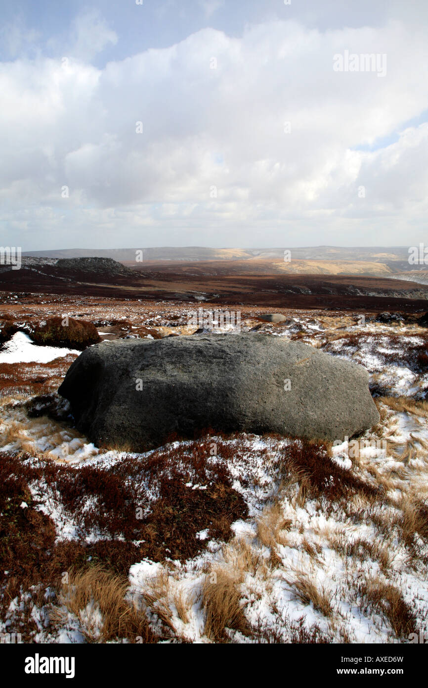 Winter aus Bleaklow Steinen in Richtung Grinah Steinen und Upper Derwent Valley, Derbyshire, Peak District National Park, UK. Stockfoto