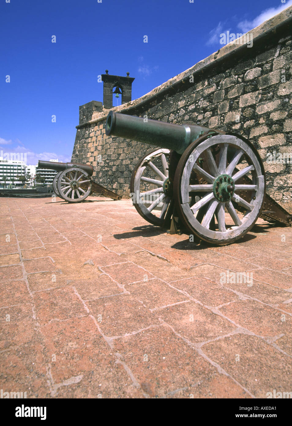 dh Burg San Gabriel ARRECIFE LANZAROTE Kanonen von Burgmauern Stockfoto