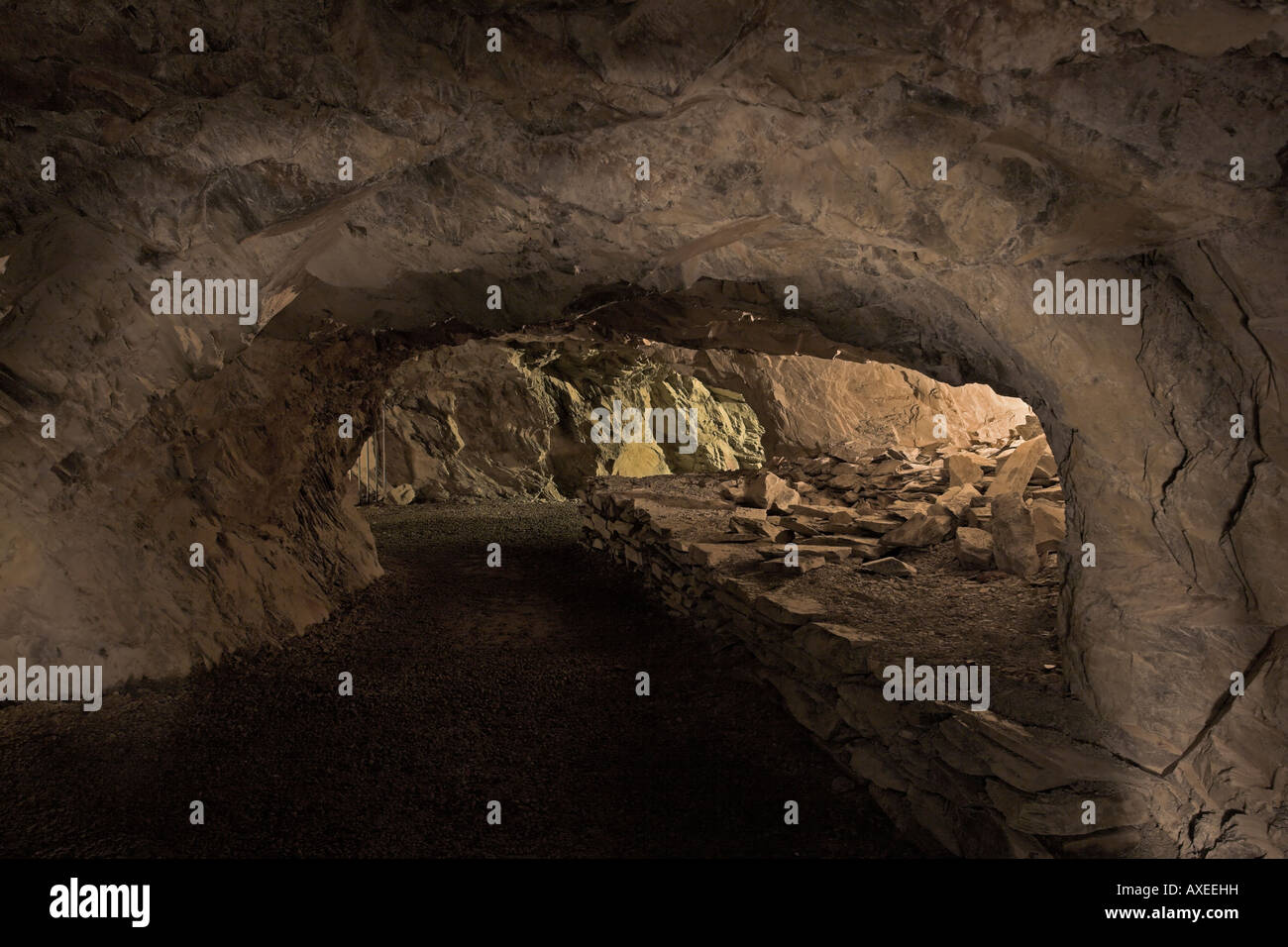 Unterirdische Torbogen am Llanfair Slate Caverns, in der Nähe von Harlech Gwynedd, North Wales, UK Stockfoto