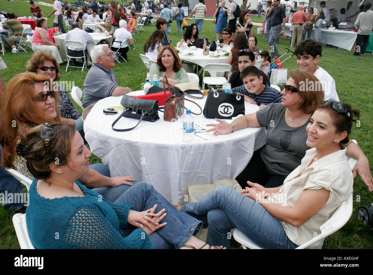 Miami Florida, Bayfront Park, iranisches Festival, Festivals, Feier, Messe, Iran, Persisch, Familie Familien Eltern Eltern Kind Kinder, Mutter Mutter Mutter, Vater d Stockfoto