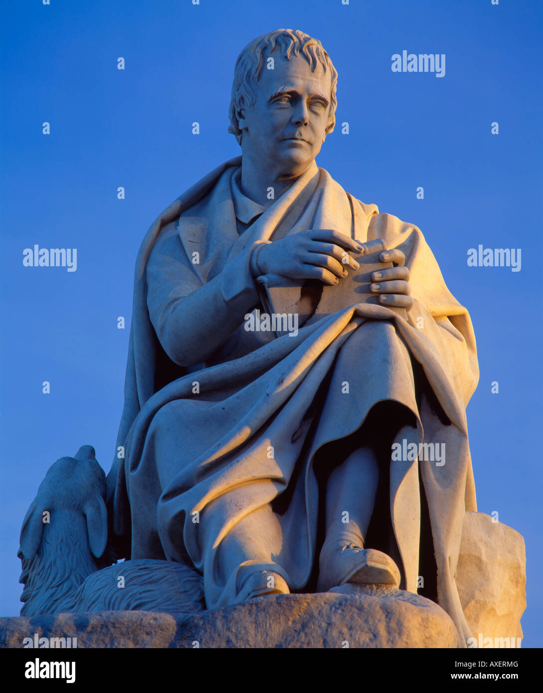 Statue von Sir Walter Scott an der Basis des Scott Monument, Edinburgh, Schottland, Großbritannien. Stockfoto