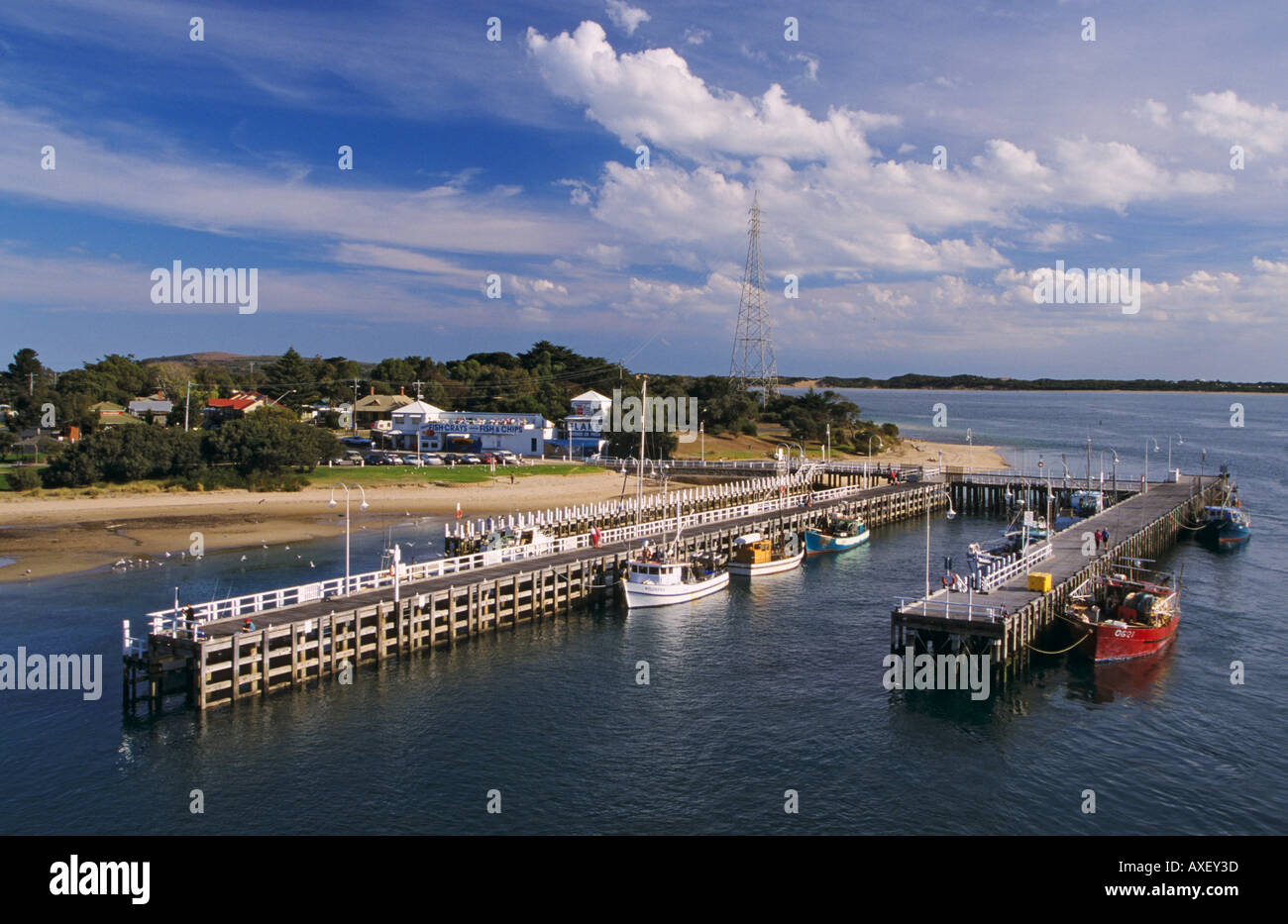 Boot Hafen Anlegestelle und Fischerhäuser co Op San Remo Phillip Island Western Port Victoria Australien horizontale Stockfoto