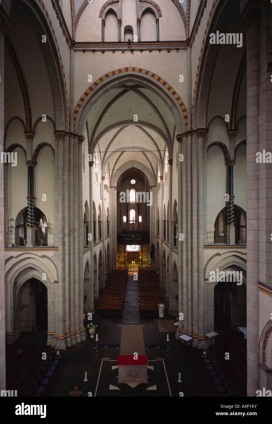 Neuss, Damenstiftskirche St. Quirinus, Blick Vom Chorumgang Nach Westen Stockfoto